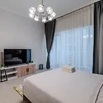 Stylish Studio Apartment In Downtown Dubai